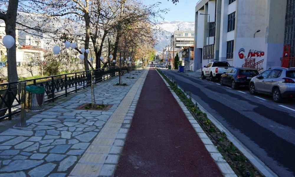 Βόλος: Παιχνίδι θανάτου με εφήβους στο κέντρο της πόλης (βίντεο)